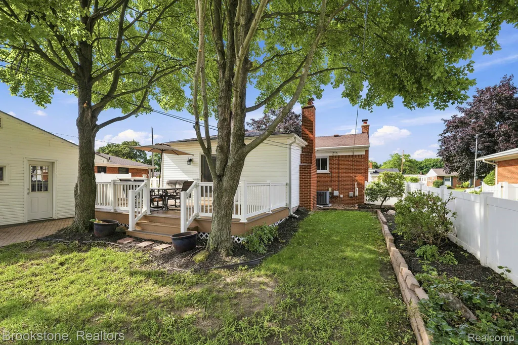 39209 Orangelawn Street Livonia City MI 48150