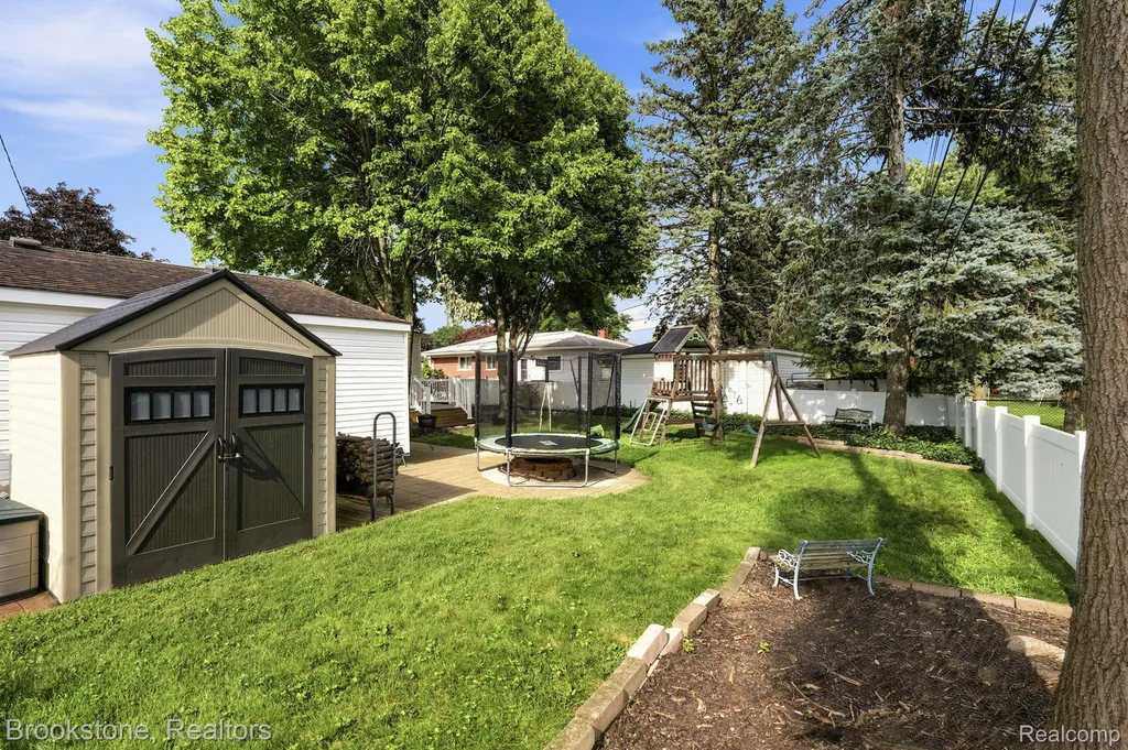 39209 Orangelawn Street Livonia City MI 48150