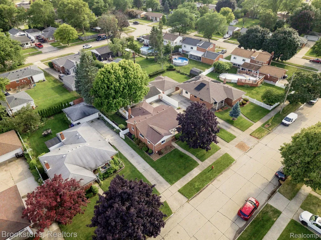 39209 Orangelawn Street Livonia City MI 48150