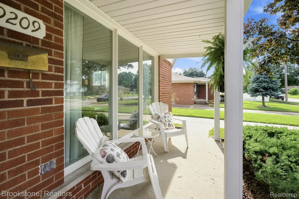 39209 Orangelawn Street Livonia City MI 48150