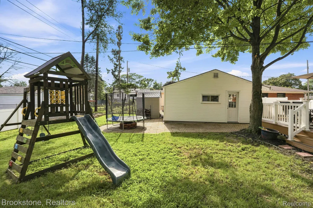 39209 Orangelawn Street Livonia City MI 48150