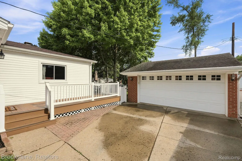 39209 Orangelawn Street Livonia City MI 48150