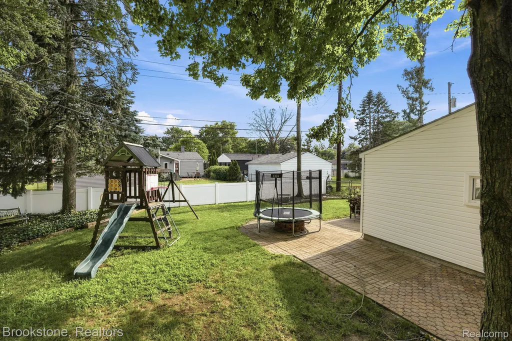 39209 Orangelawn Street Livonia City MI 48150