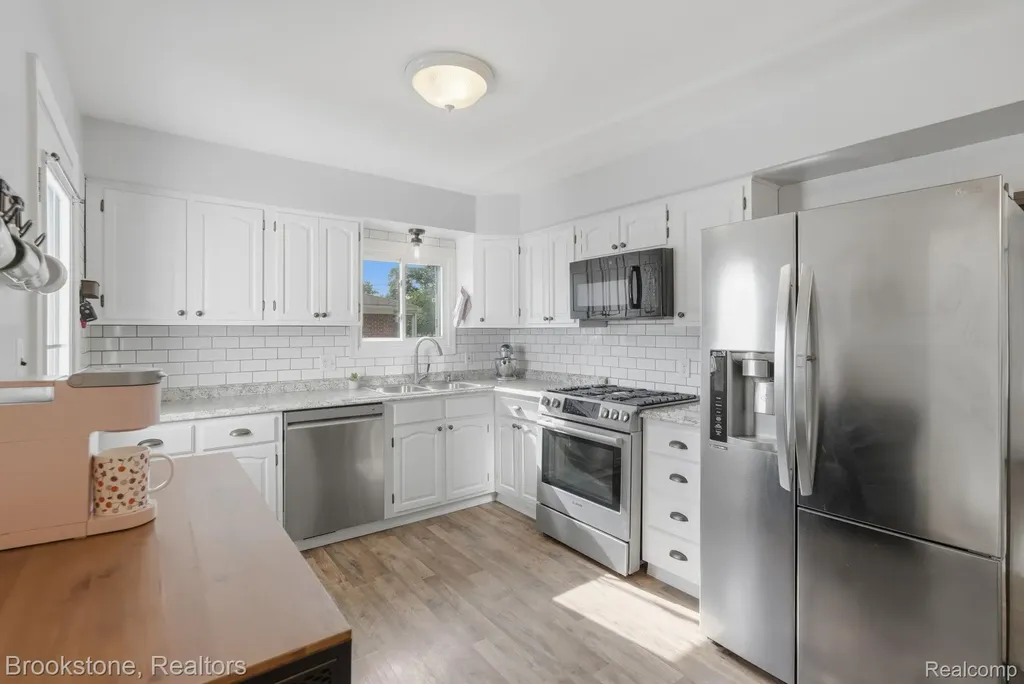 39209 Orangelawn Street Livonia City MI 48150