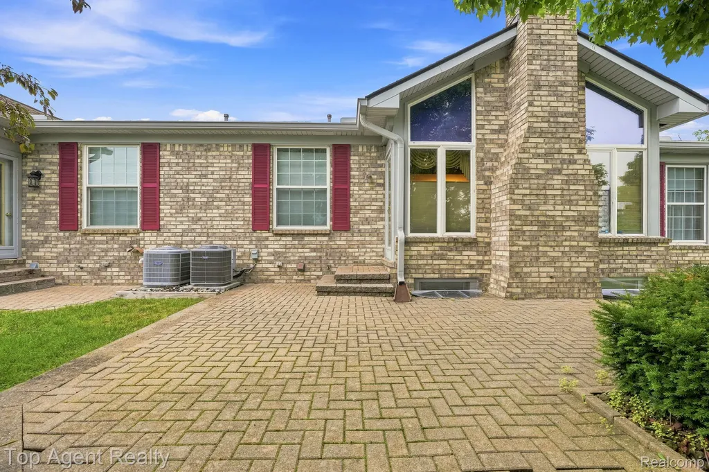 48659 Sundance Court Shelby Charter Township MI 48315