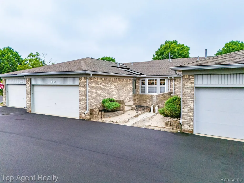 48659 Sundance Court Shelby Charter Township MI 48315