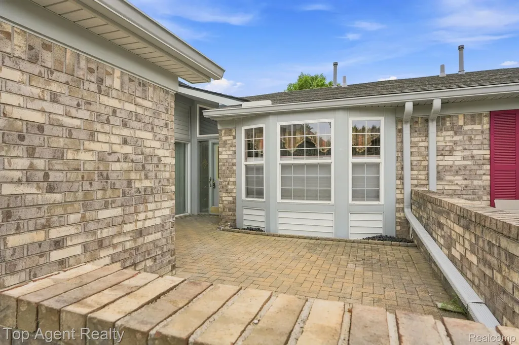 48659 Sundance Court Shelby Charter Township MI 48315