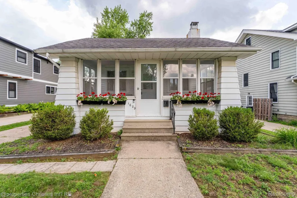 1609 N Washington Avenue Royal Oak City MI 48067