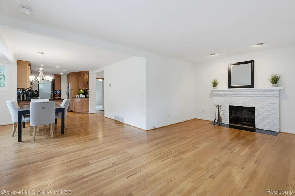 1609 N Washington Avenue Royal Oak City MI 48067