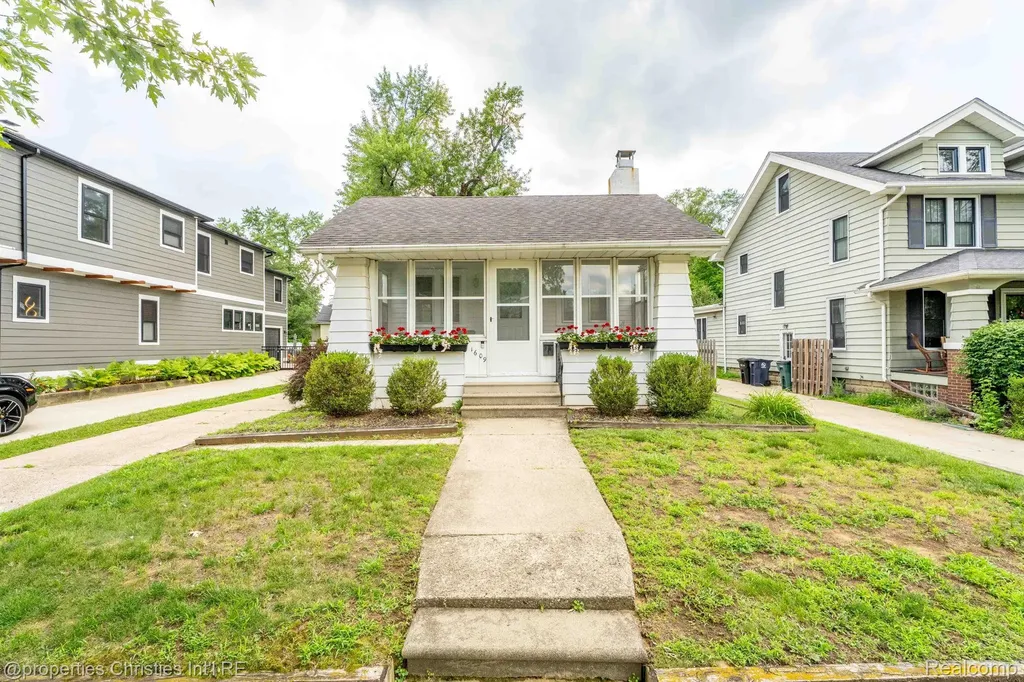1609 N Washington Avenue Royal Oak City MI 48067