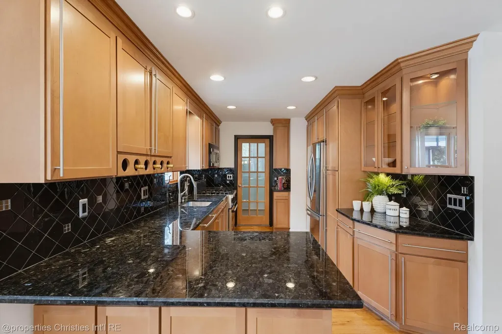 1609 N Washington Avenue Royal Oak City MI 48067