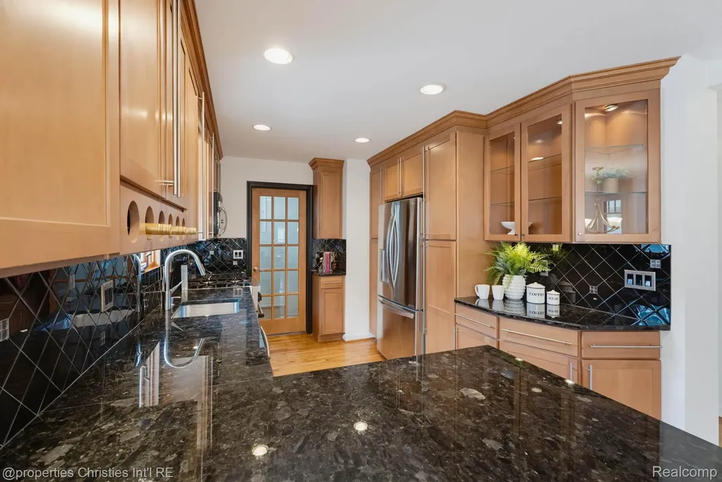 1609 N Washington Avenue Royal Oak City MI 48067