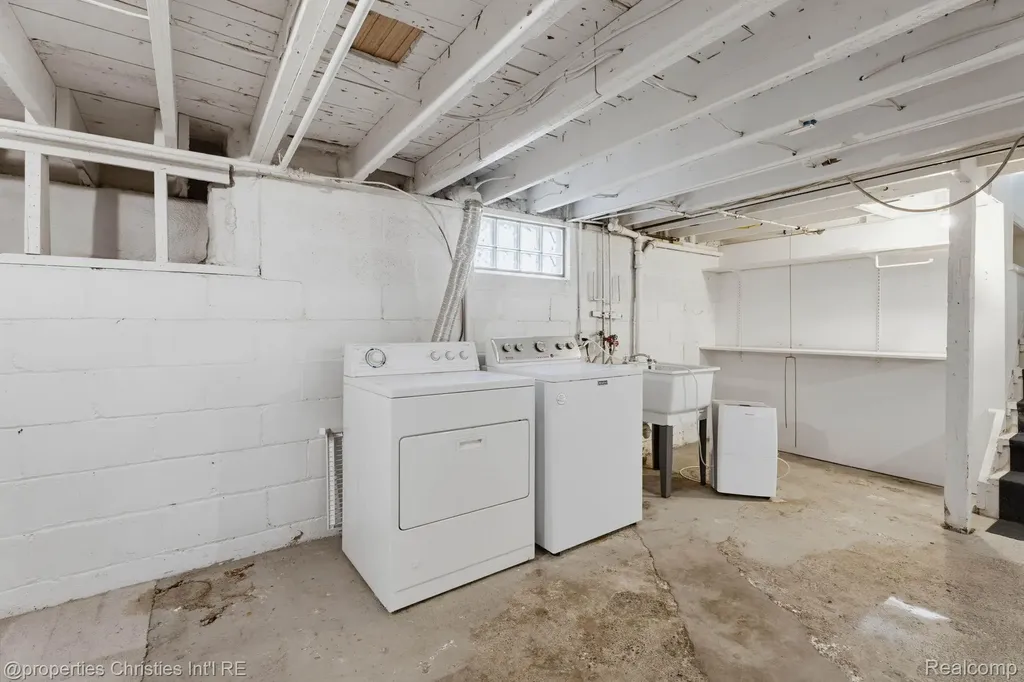 1609 N Washington Avenue Royal Oak City MI 48067