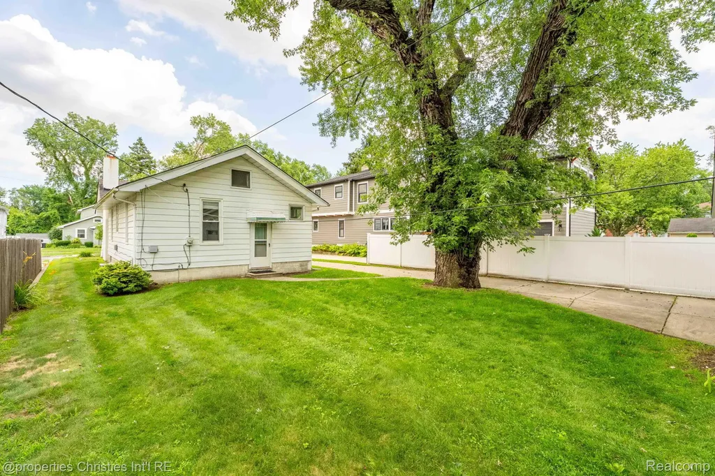 1609 N Washington Avenue Royal Oak City MI 48067