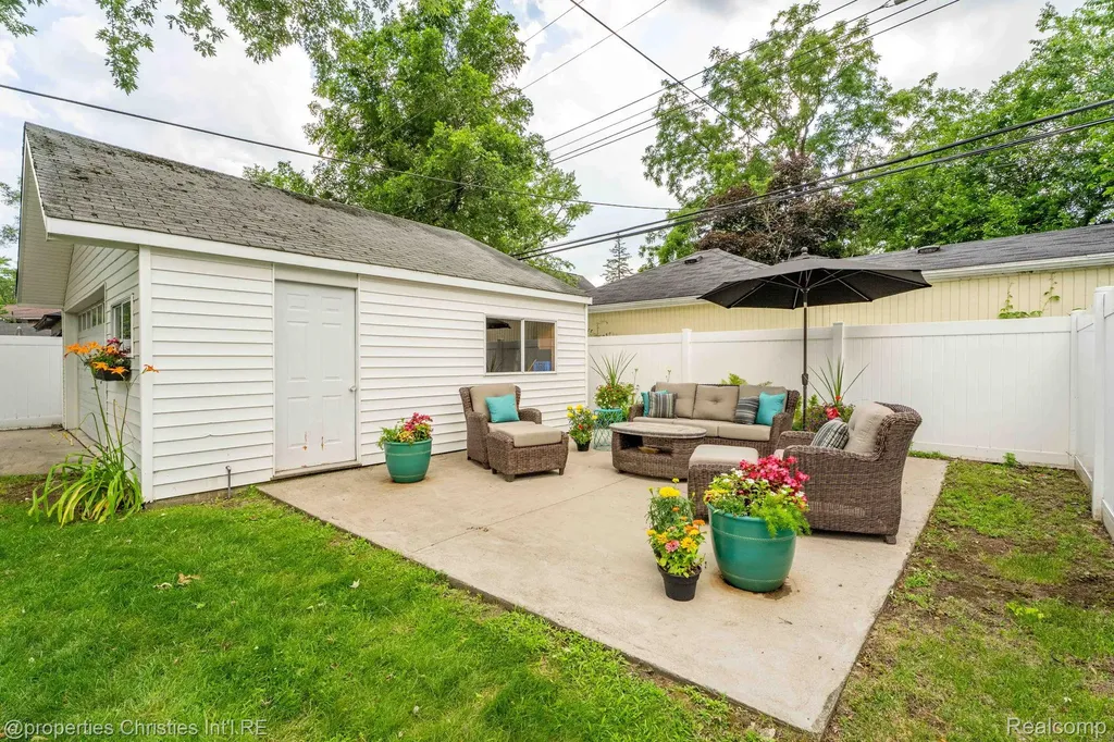 1609 N Washington Avenue Royal Oak City MI 48067