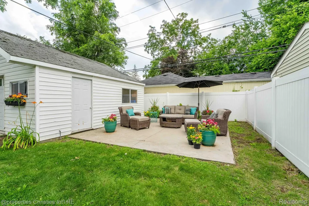 1609 N Washington Avenue Royal Oak City MI 48067