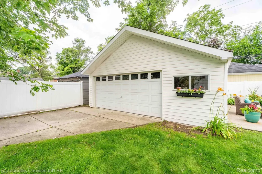 1609 N Washington Avenue Royal Oak City MI 48067