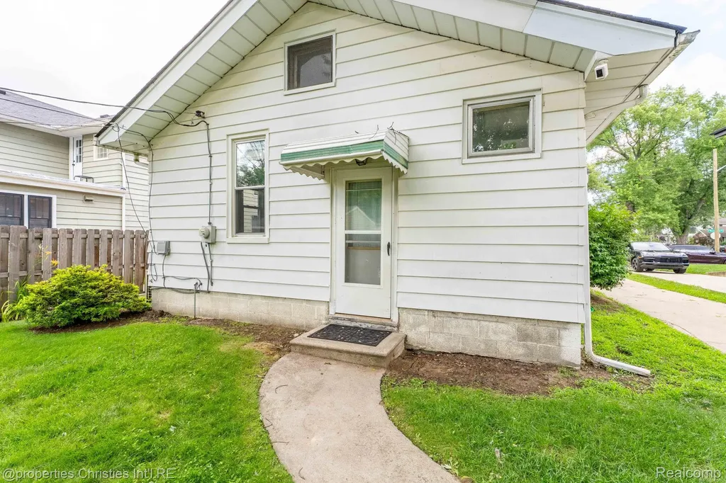 1609 N Washington Avenue Royal Oak City MI 48067