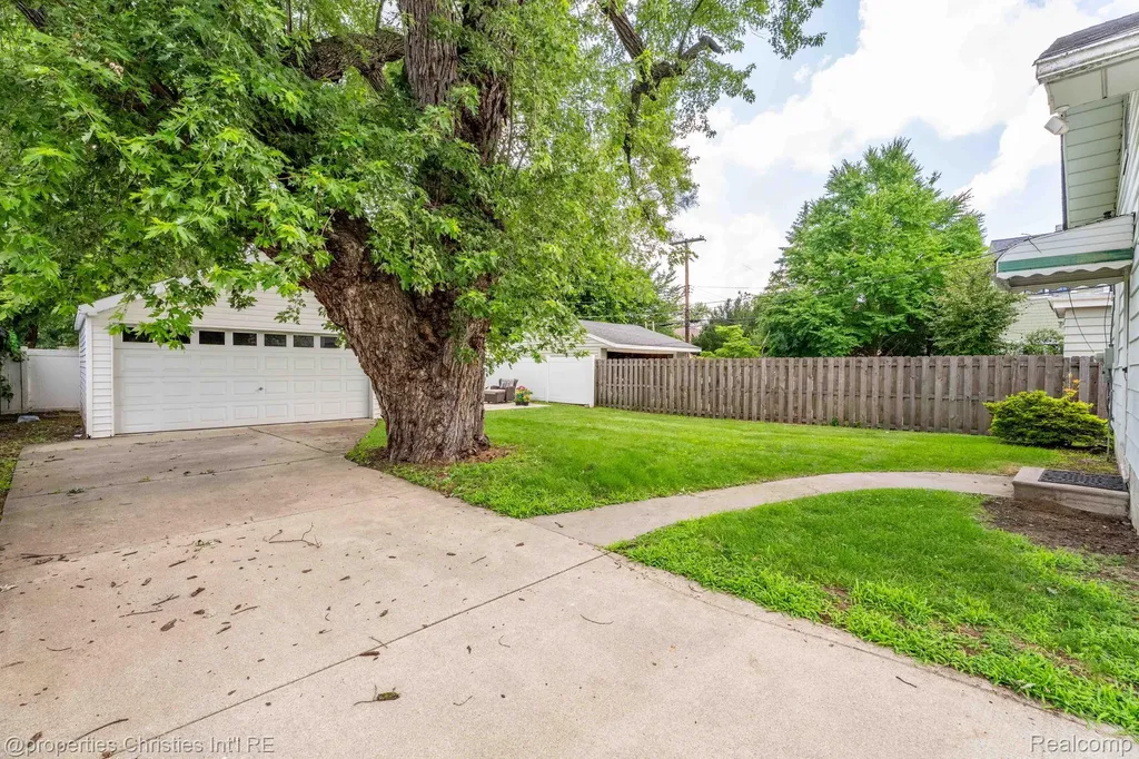 1609 N Washington Avenue Royal Oak City MI 48067