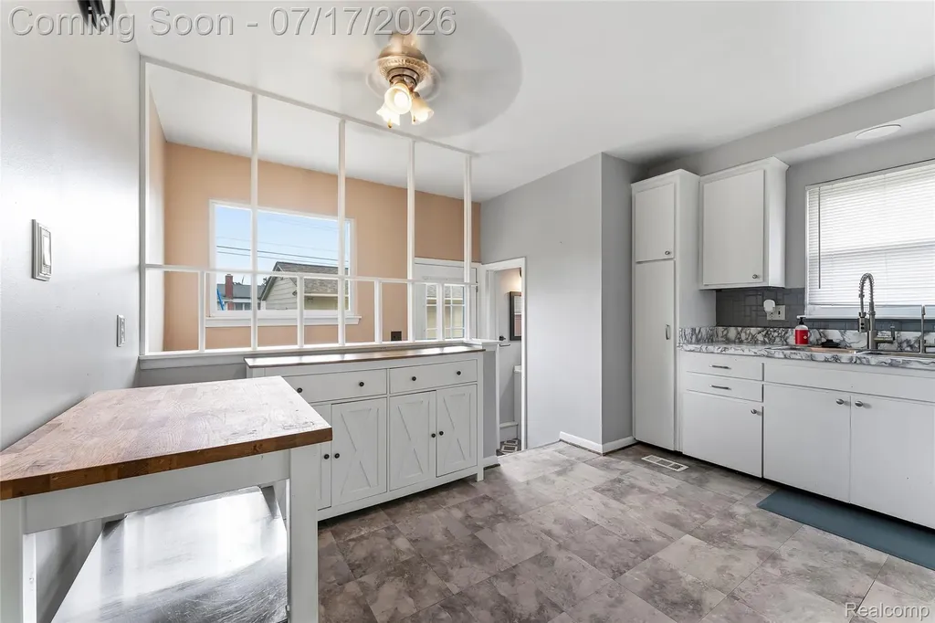 32628 Bertram Drive Westland City MI 48185
