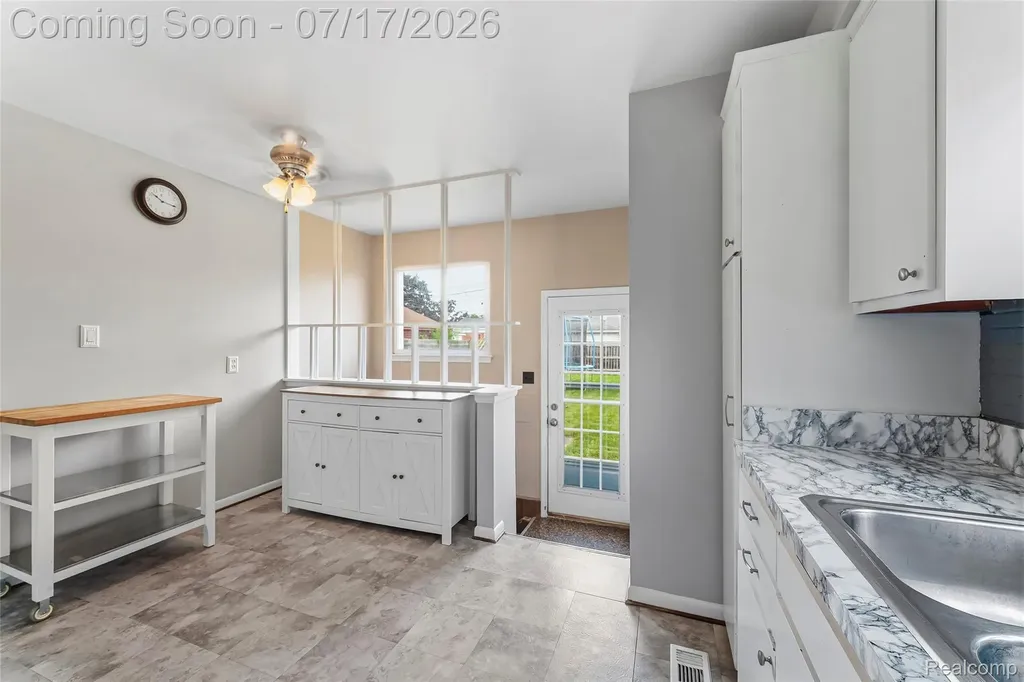 32628 Bertram Drive Westland City MI 48185