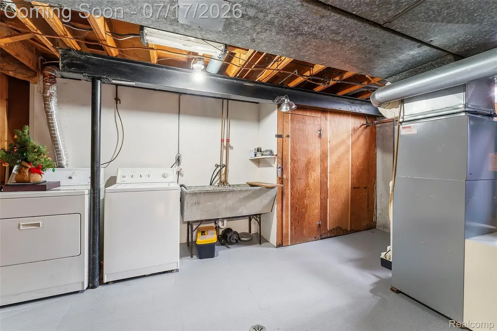 32628 Bertram Drive Westland City MI 48185