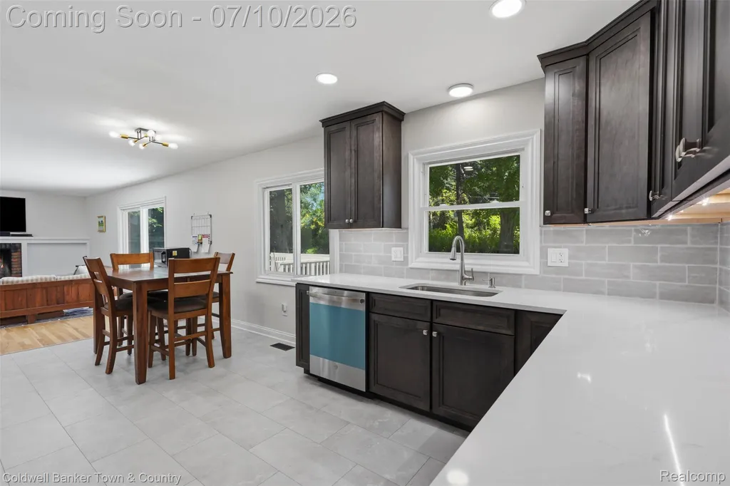 4301 Macqueen Drive West Bloomfield Charter Township MI 48323