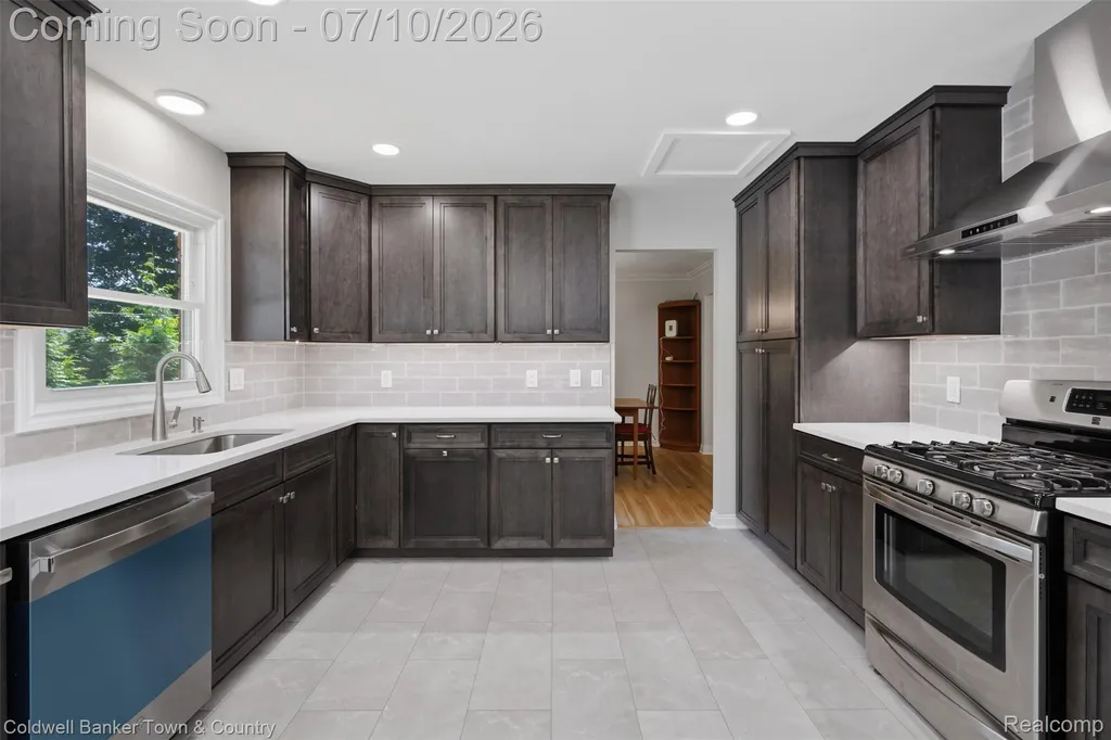 4301 Macqueen Drive West Bloomfield Charter Township MI 48323