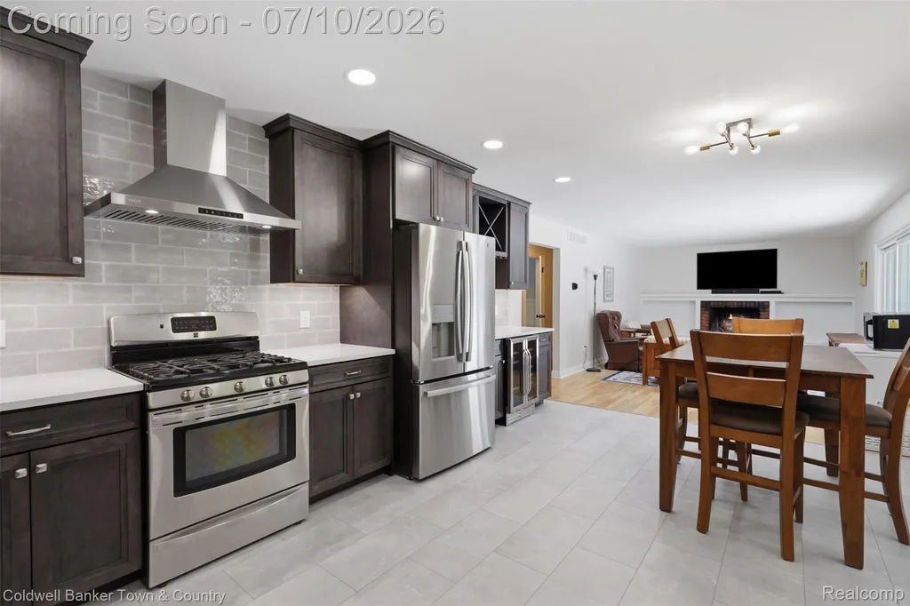 4301 Macqueen Drive West Bloomfield Charter Township MI 48323