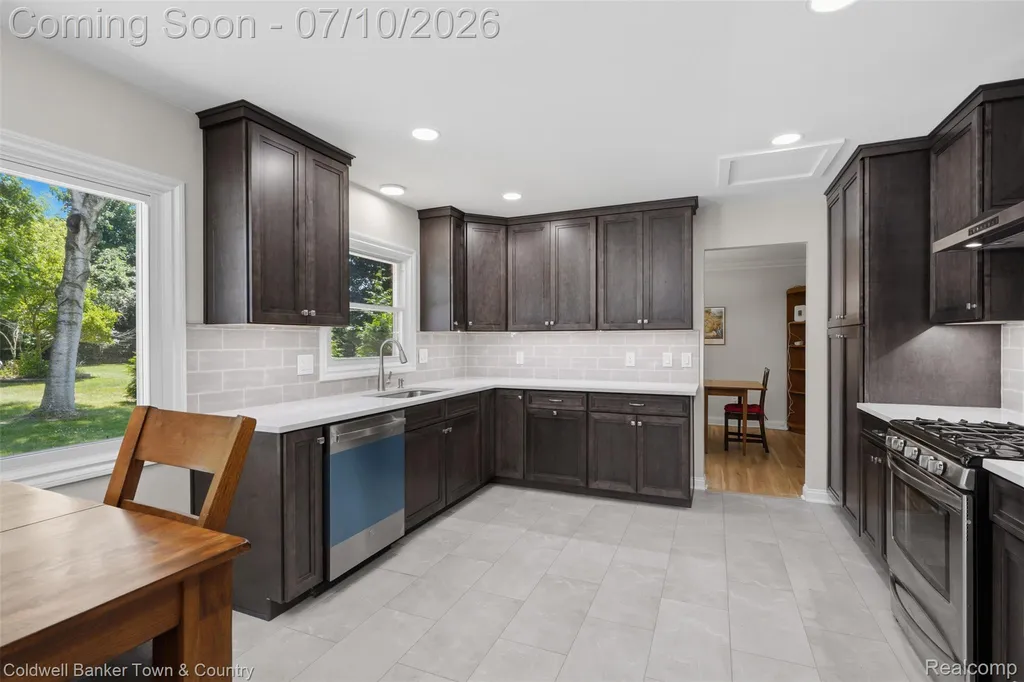4301 Macqueen Drive West Bloomfield Charter Township MI 48323