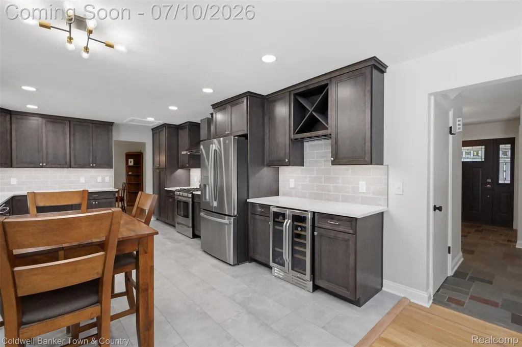 4301 Macqueen Drive West Bloomfield Charter Township MI 48323