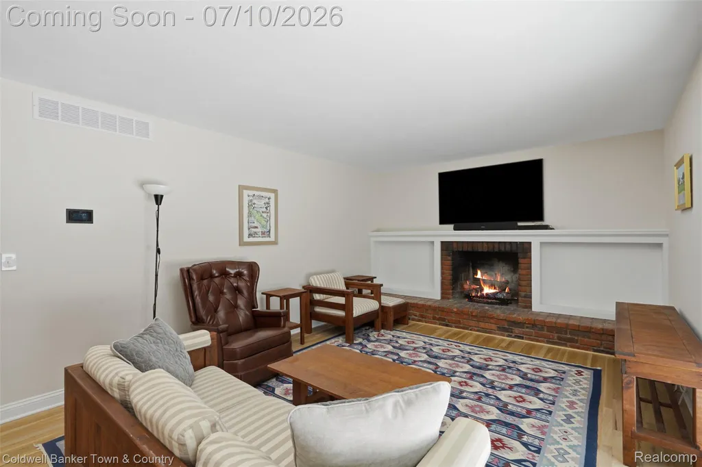 4301 Macqueen Drive West Bloomfield Charter Township MI 48323