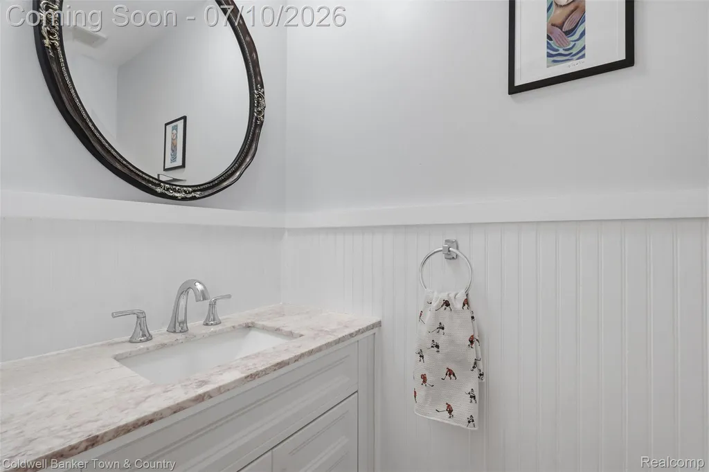 4301 Macqueen Drive West Bloomfield Charter Township MI 48323