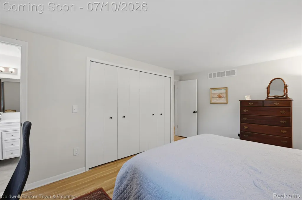 4301 Macqueen Drive West Bloomfield Charter Township MI 48323