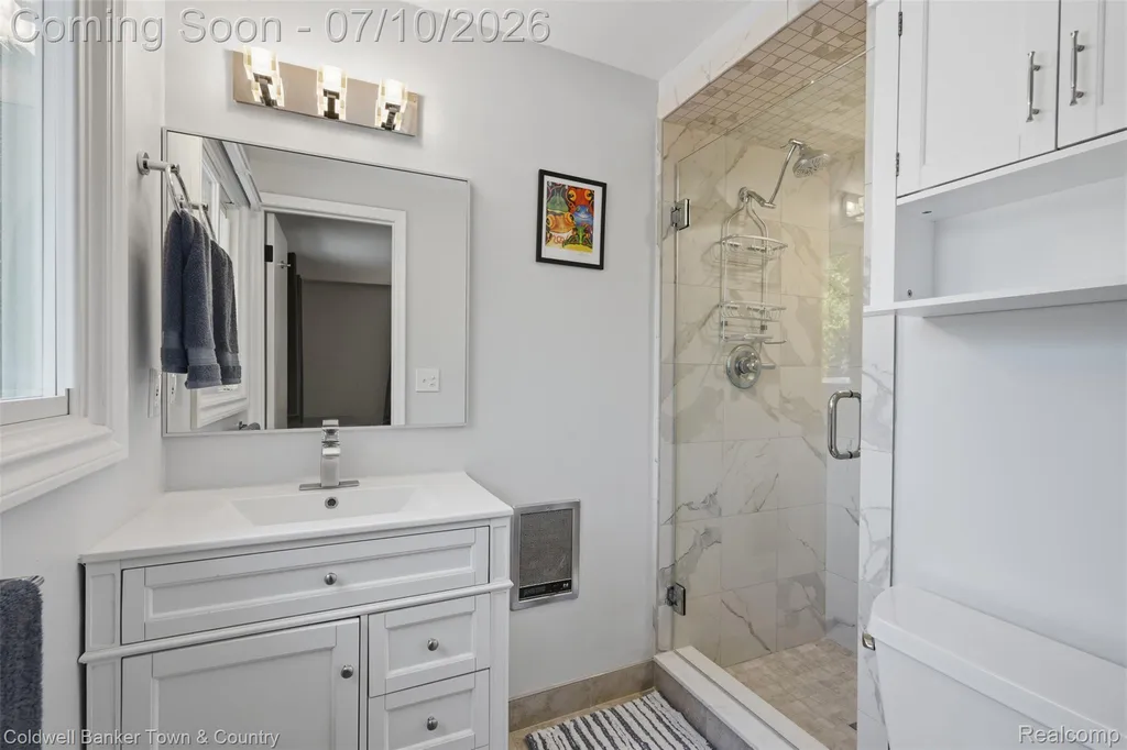 4301 Macqueen Drive West Bloomfield Charter Township MI 48323