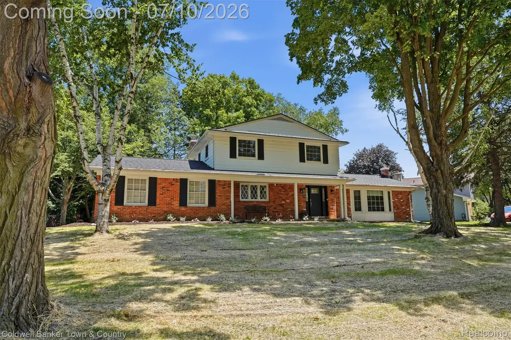 4301 Macqueen Drive West Bloomfield Charter Township MI 48323