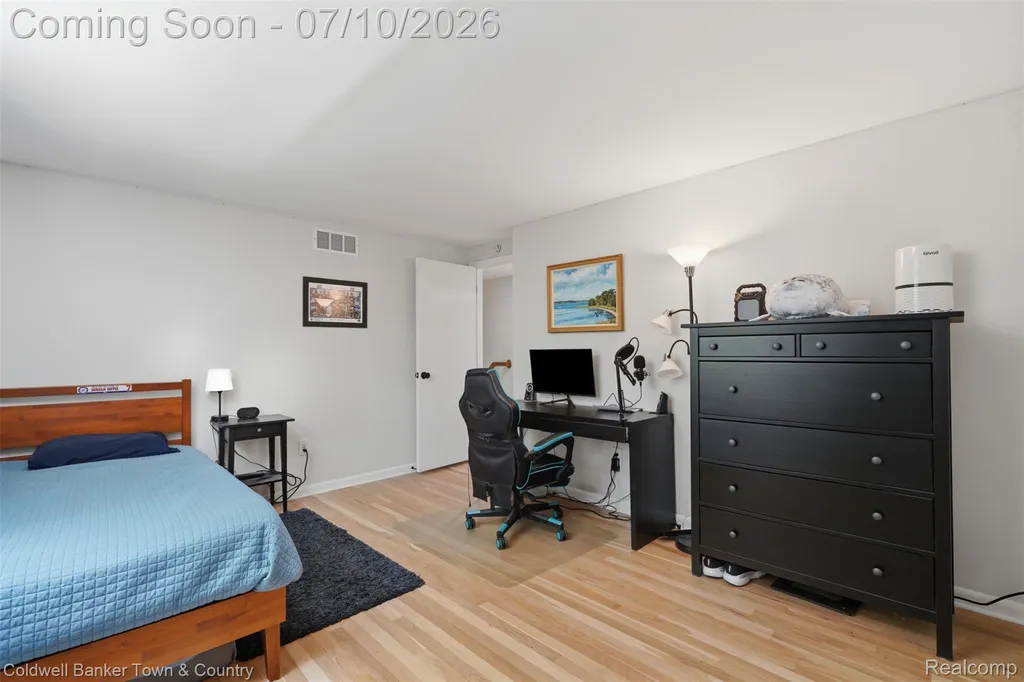 4301 Macqueen Drive West Bloomfield Charter Township MI 48323
