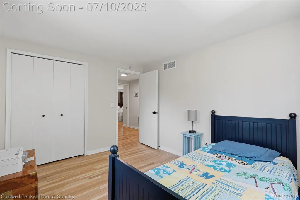 4301 Macqueen Drive West Bloomfield Charter Township MI 48323