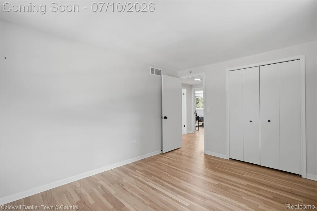 4301 Macqueen Drive West Bloomfield Charter Township MI 48323