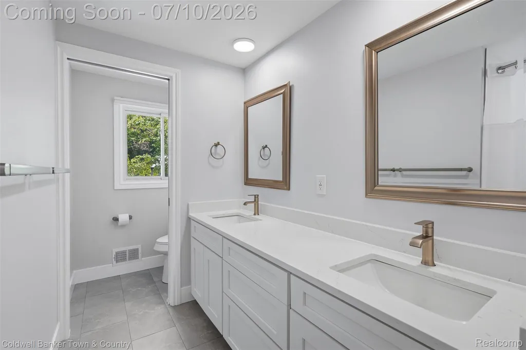 4301 Macqueen Drive West Bloomfield Charter Township MI 48323