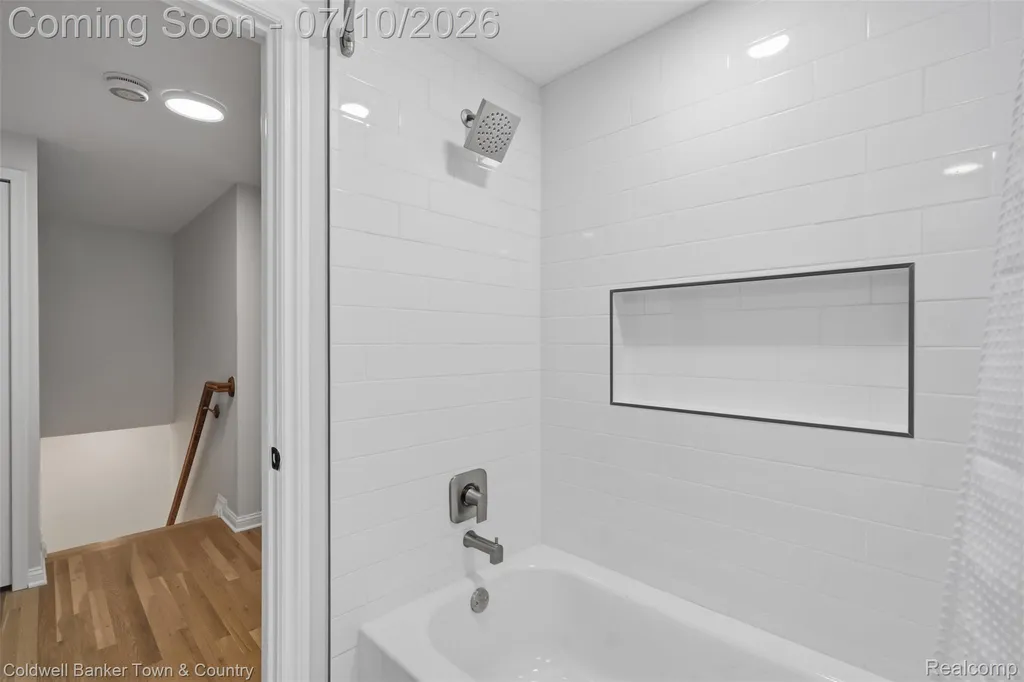 4301 Macqueen Drive West Bloomfield Charter Township MI 48323