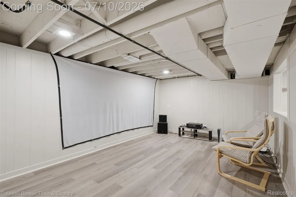 4301 Macqueen Drive West Bloomfield Charter Township MI 48323