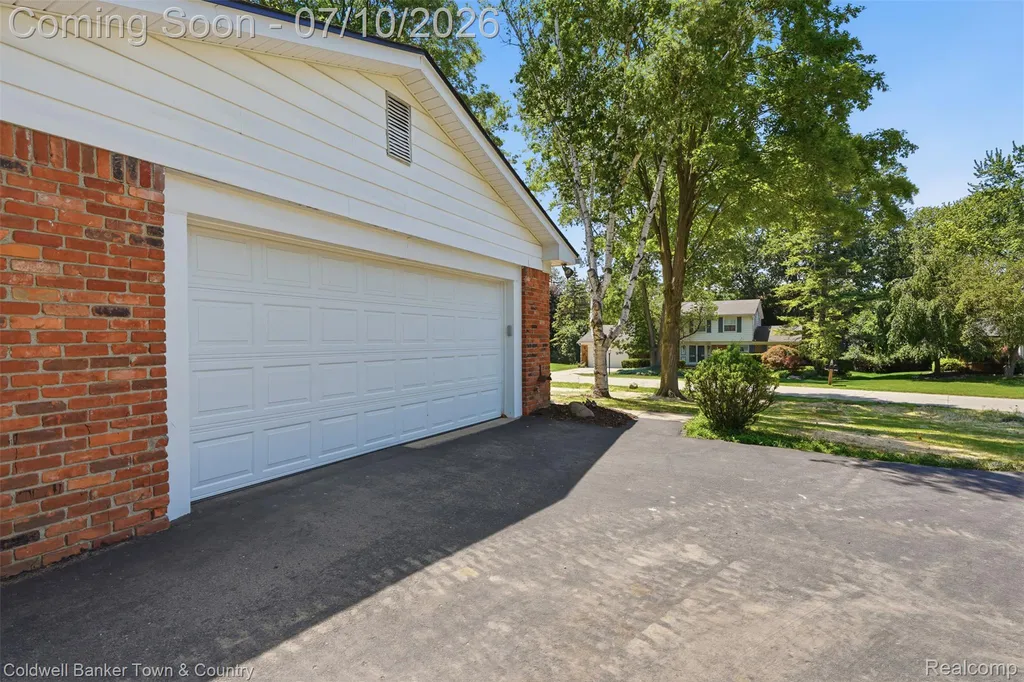 4301 Macqueen Drive West Bloomfield Charter Township MI 48323