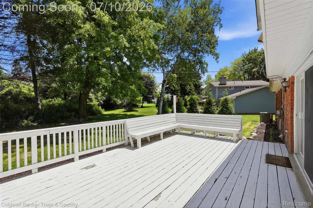 4301 Macqueen Drive West Bloomfield Charter Township MI 48323