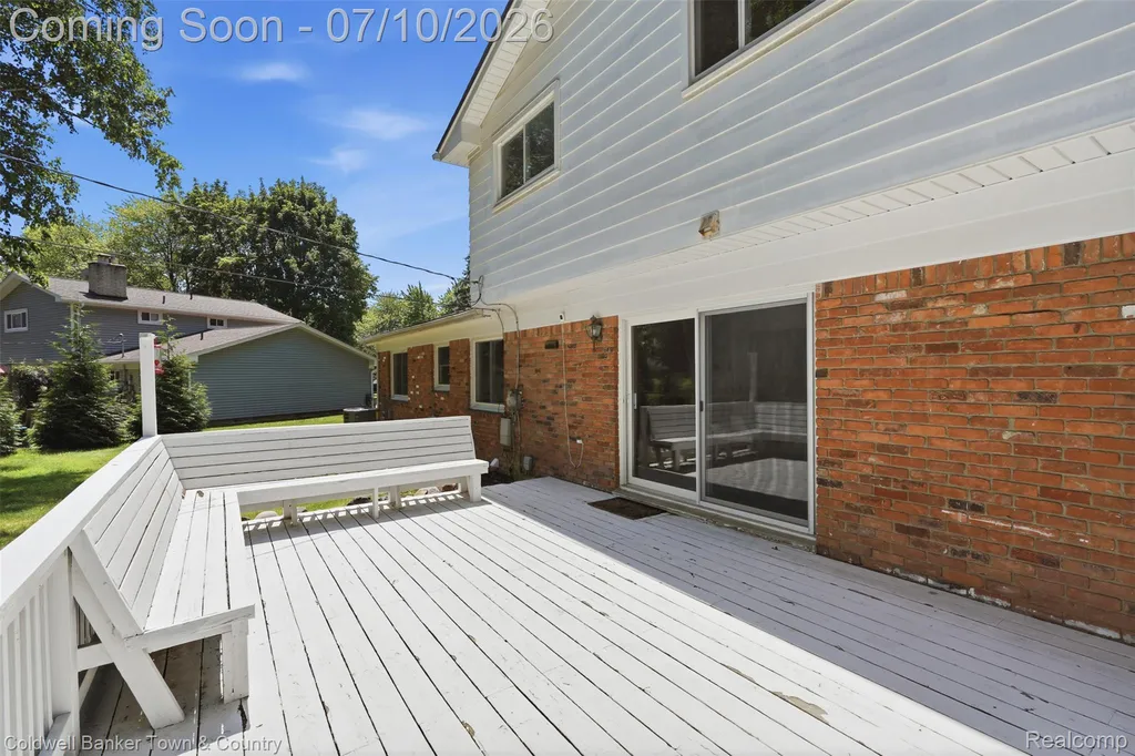 4301 Macqueen Drive West Bloomfield Charter Township MI 48323