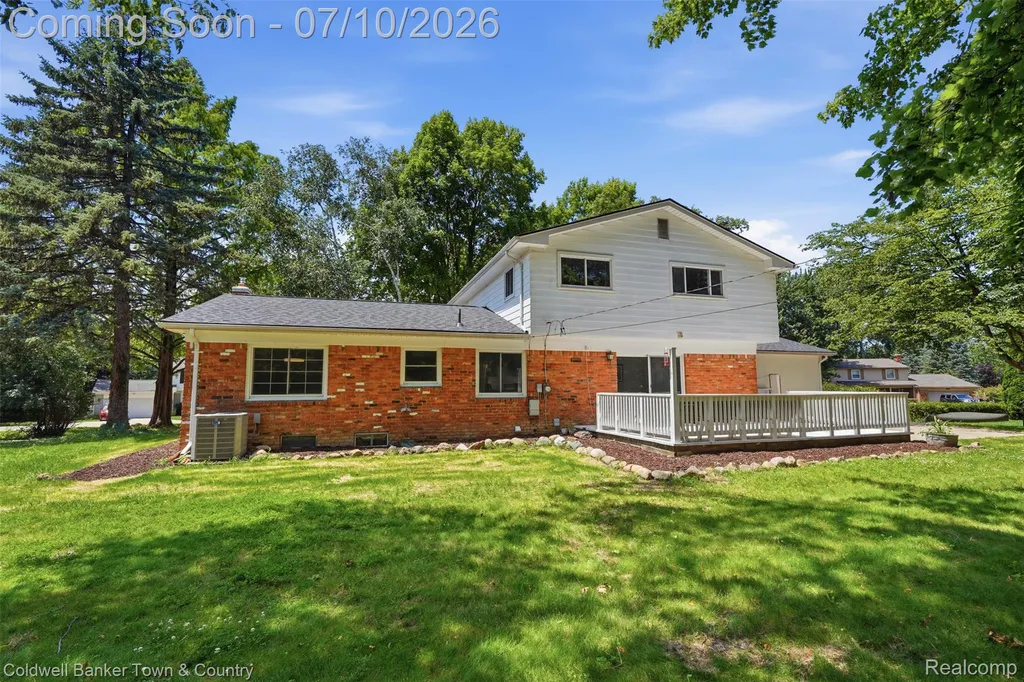4301 Macqueen Drive West Bloomfield Charter Township MI 48323