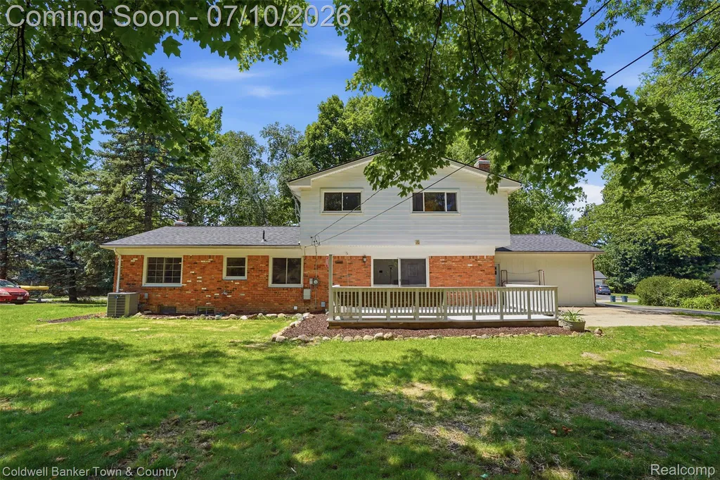 4301 Macqueen Drive West Bloomfield Charter Township MI 48323