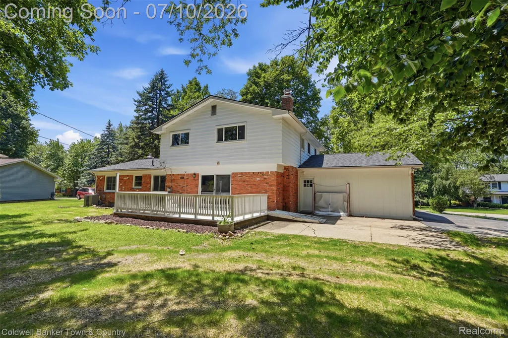 4301 Macqueen Drive West Bloomfield Charter Township MI 48323