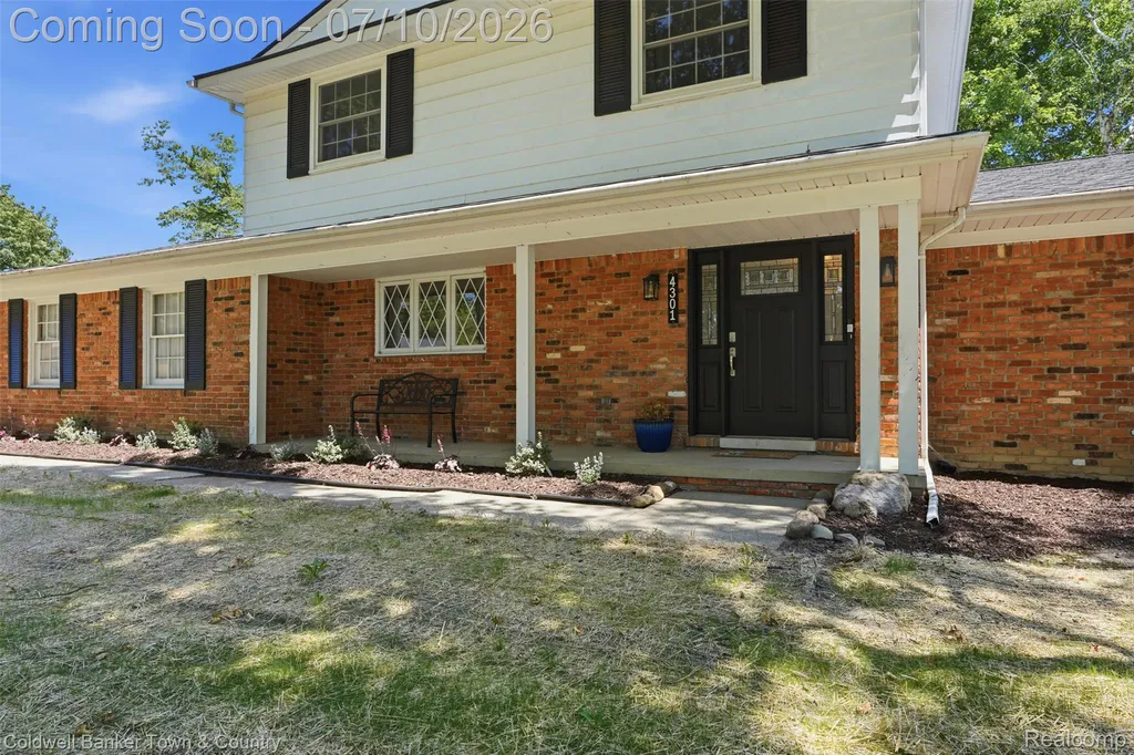 4301 Macqueen Drive West Bloomfield Charter Township MI 48323