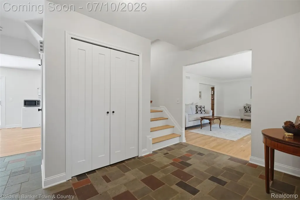 4301 Macqueen Drive West Bloomfield Charter Township MI 48323